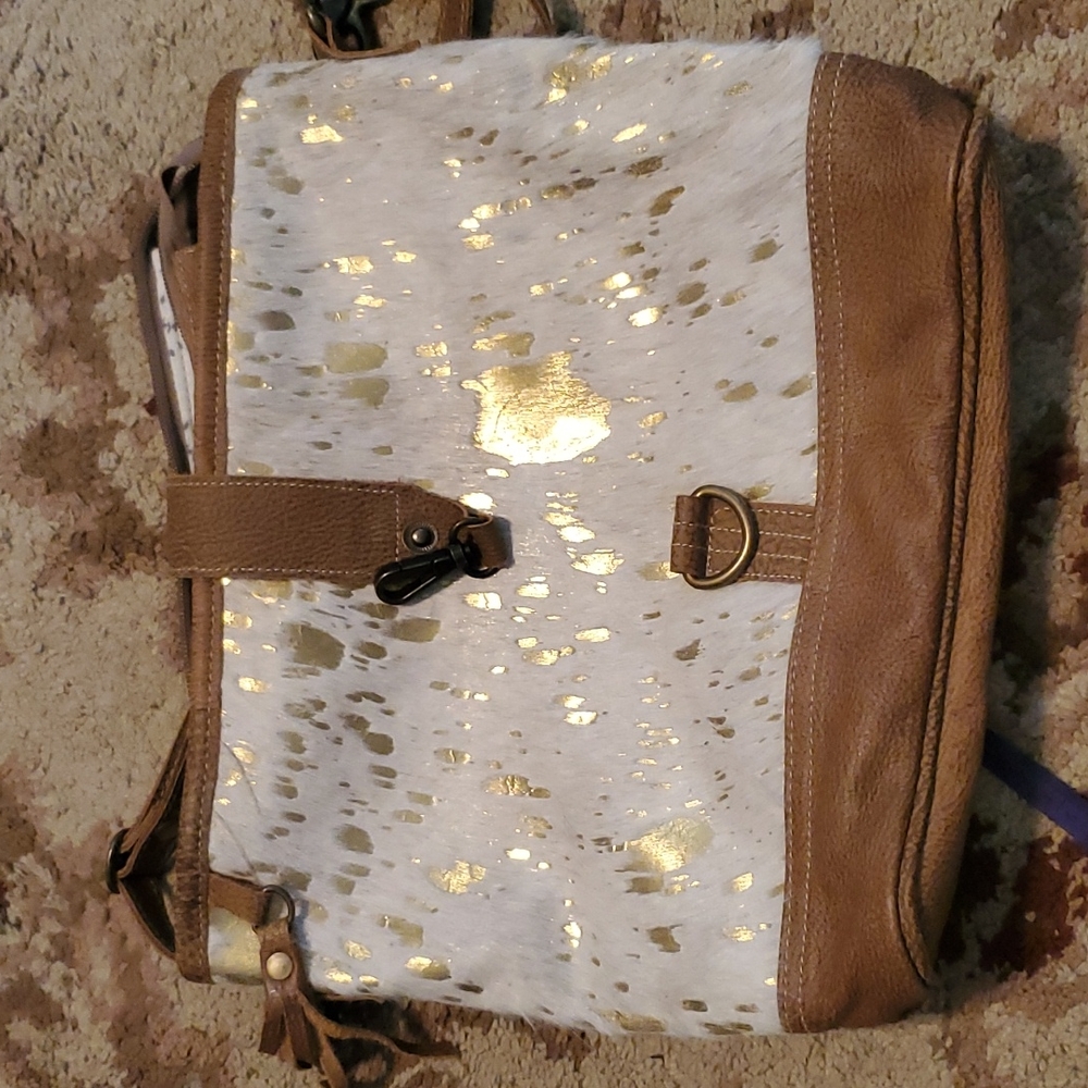 Myra bucket bag